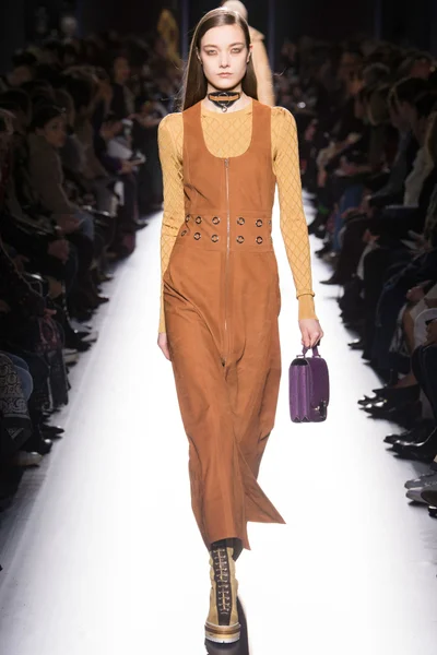 Look 19